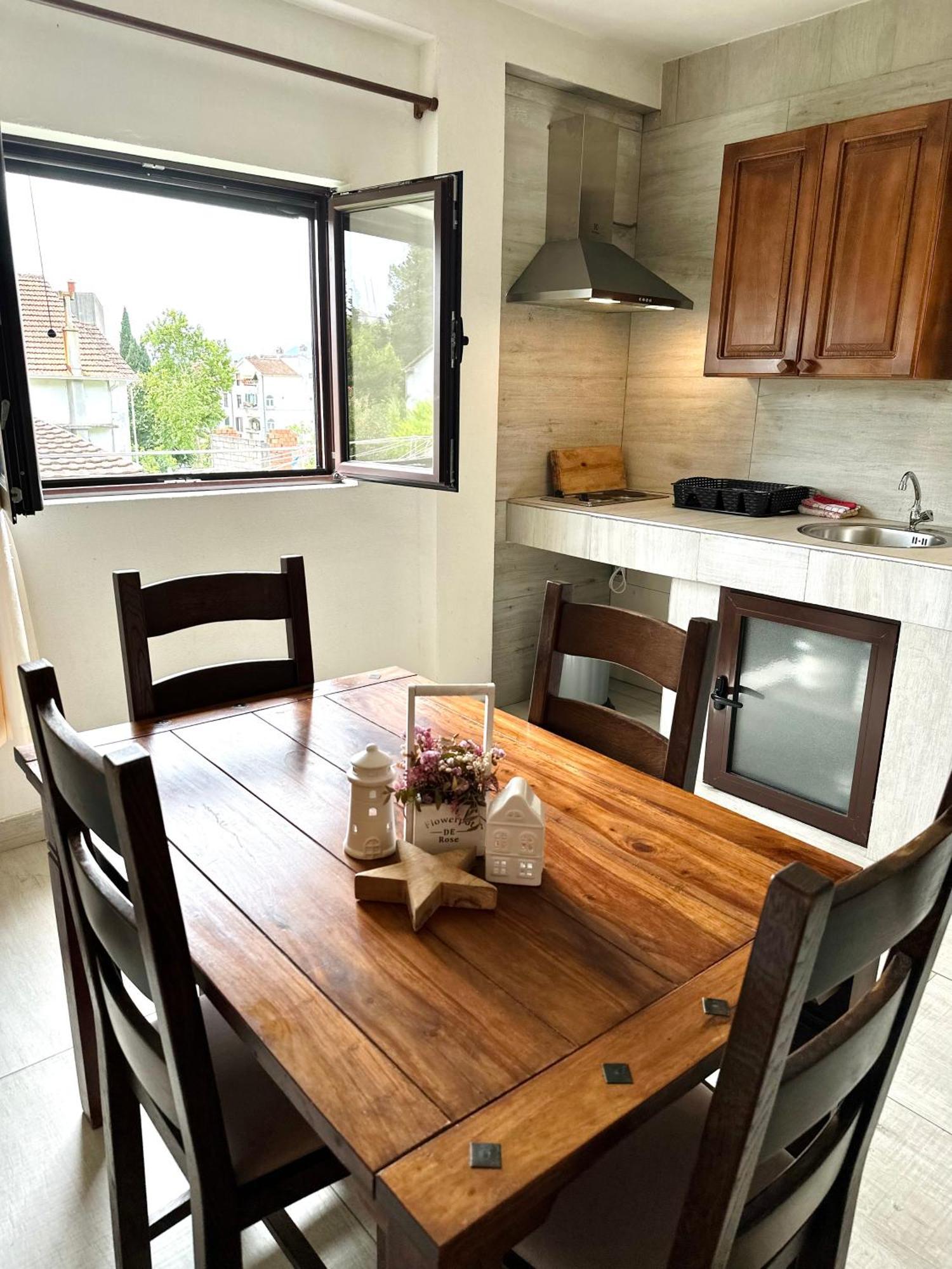 Apartments Simovic Τίβατ Εξωτερικό φωτογραφία